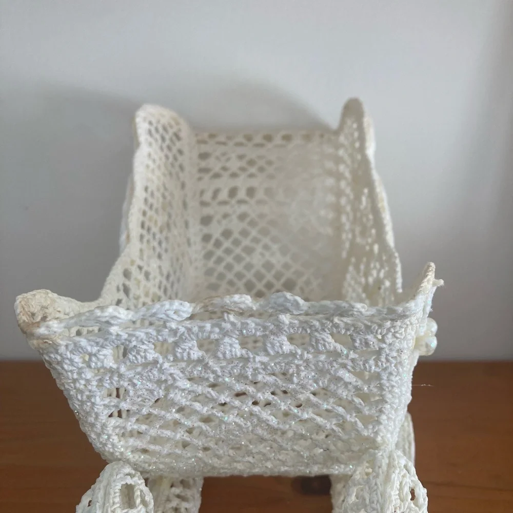Vtg Crochet Sleigh With Presents Christmas Table Decor Home Winter Frost